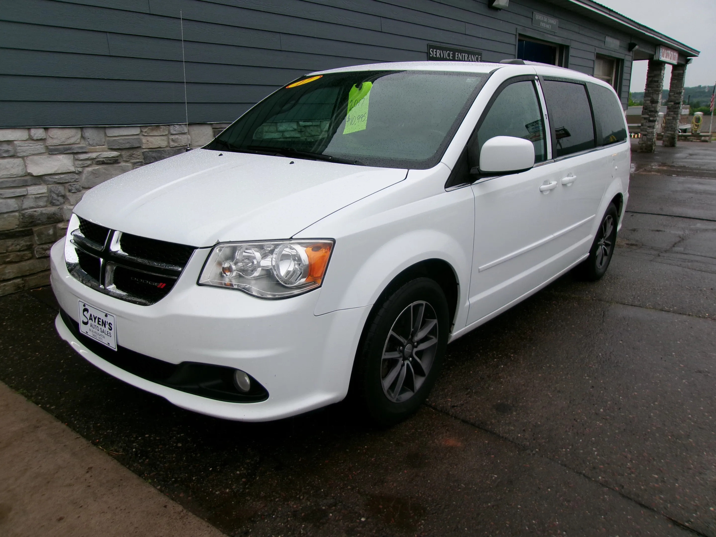 Minivan rental vehicle